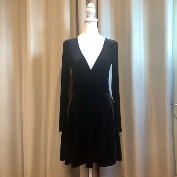 Kimchi Blue “Velour” Deep V-Neck Black Dress Size Small - Picture 1 of 15